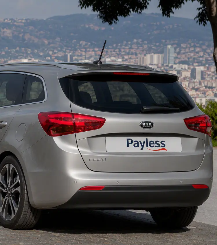 Нові Kia Ceed в парку Payless